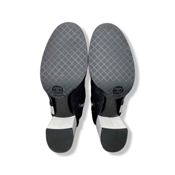 Chanel 2018 Interlocking CC Logo Chelsea Boots - Picture 6 of 7